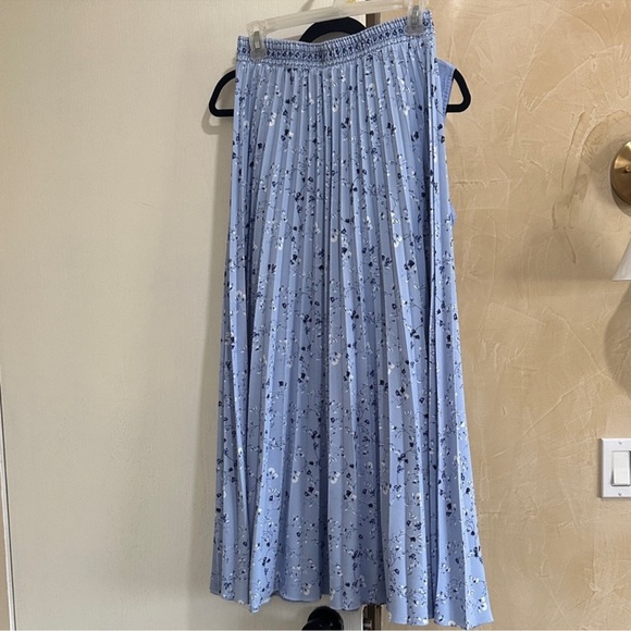Max Studio Light Blue Floral Pleated A-Line Skirt - Picture 2 of 6